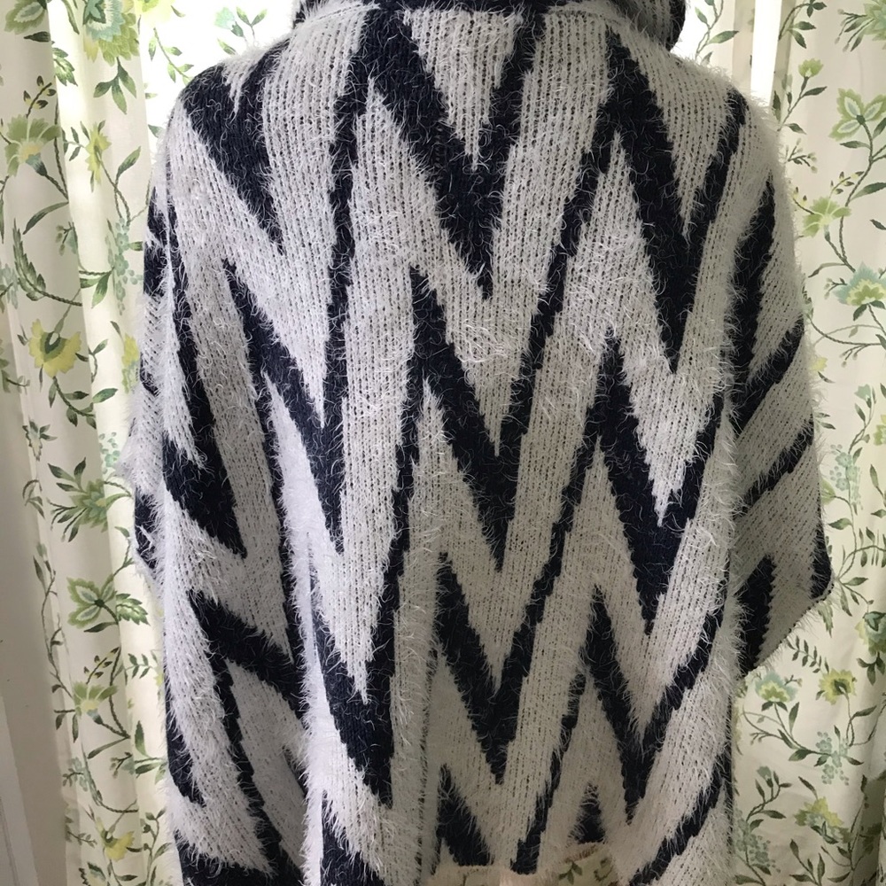 Wrap Poncho Soft And Fuzzy - image 2